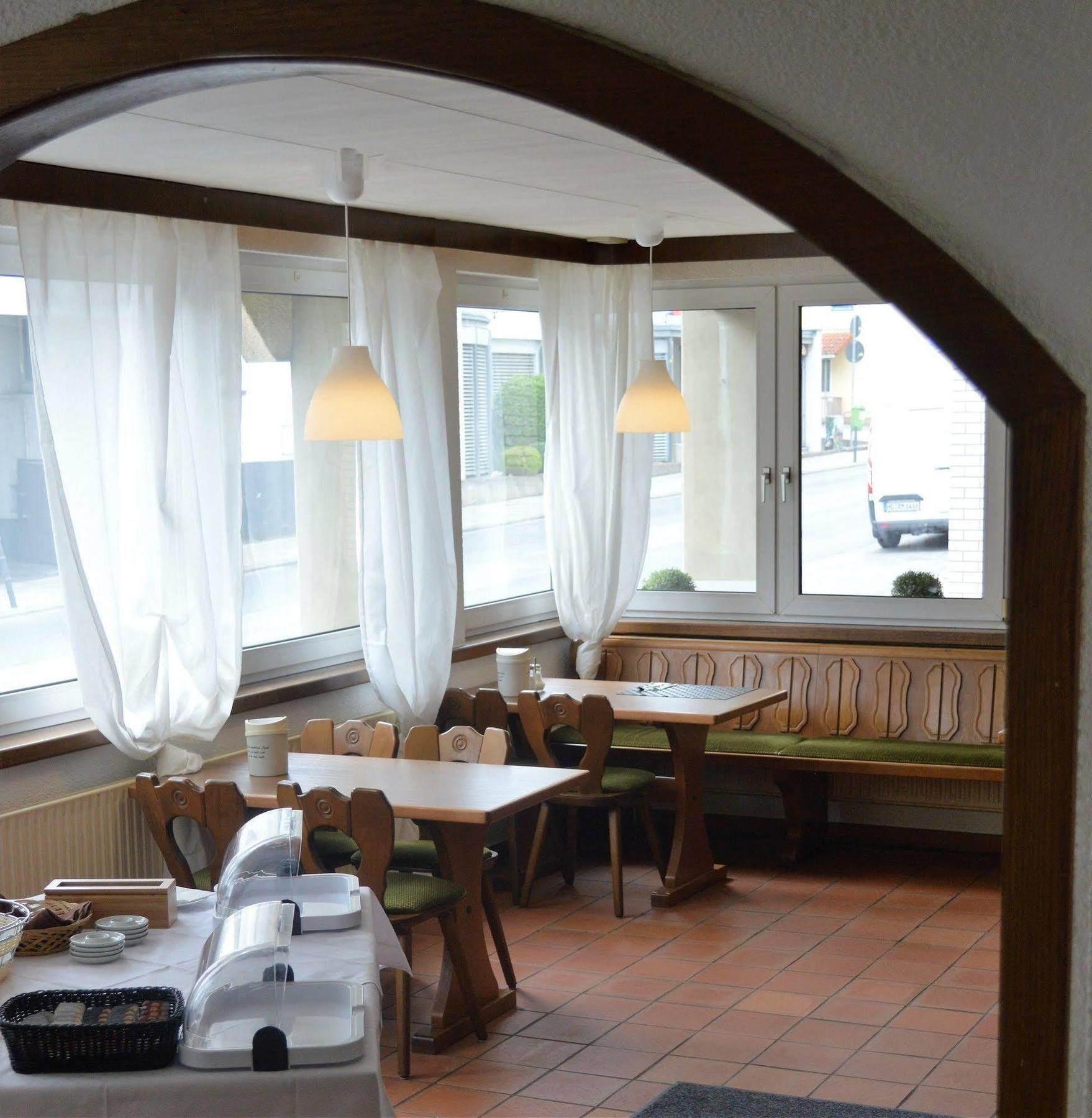 Hotel Zum Brunnen Steinbach im Taunus Exterior photo